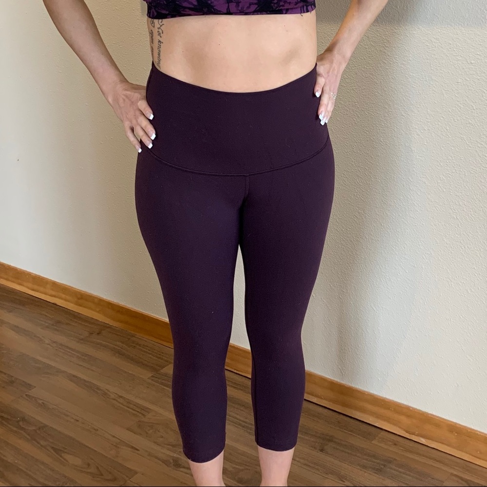 Lululemon purple Wunder Under size 4 crop leggings